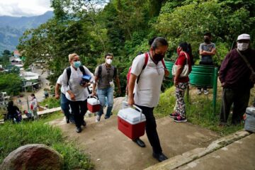 Miles se vacunan en zona alta de Tapachula