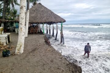 Mar de Fondo genera estragos en playas de Puerto Arista y Playa del Sol