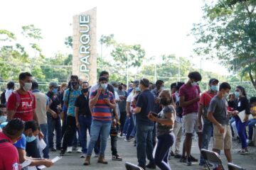 Se cumple derecho universal a la salud con vacunación contra COVID-19 a migrantes