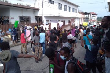 Migrantes de Haiti protestan en el centro de Tapachula