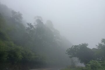 Frente frío causa neblina y lluvias en el Norte de Chiapas