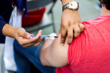 IMSS Chiapa invita a personal educativo a aplicarse refuerzo de vacuna