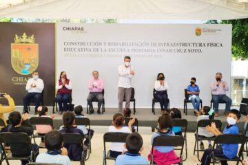 Inaugura REC aulas en escuela primaria de la capital del estado