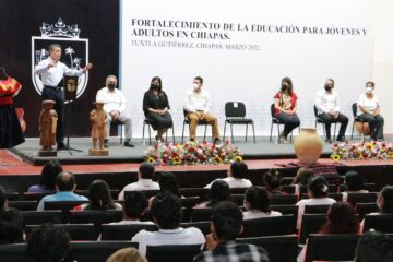 Fortalecen educación para personas jóvenes y adultas de Chiapas