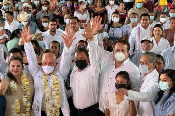 Mariano Rosales asiste a toma de protesta de RMS en Ocosingo