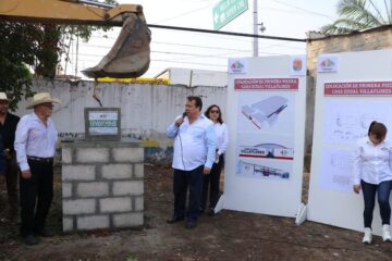 Mariano Rosales coloca primera piedra para construcción de casa ejidal