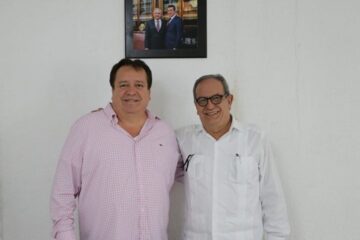 Mariano Rosales Zuarth y rector de la UNICACH se reunieron