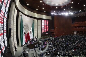 Diputados guardan minuto de silencio en memoria de mujeres trans asesinadas en el país