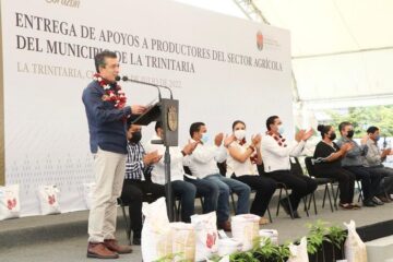 Rutilio Escandón beneficia con insumos agrícolas a familias campesinas de La Trinitaria
