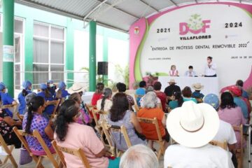 DIF Villaflores entrega Prótesis Dental Removible