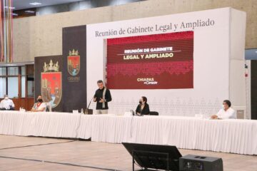 Llama Rutilio Escandón a colaboradores a seguir trabajando con responsabilidad en favor del bienestar del pueblo