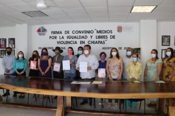 Mariano Rosales y María Mandiola firman convenio con medios de comunicación