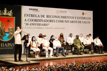Entrega Rutilio Escandón reconocimientos y estímulos a técnicos en Atención Primaria a la Salud