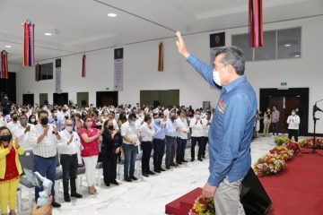 Rutilio Escandón y Roberto Salcedo atestiguan firma de acuerdo por la transparencia y combate a la corrupción