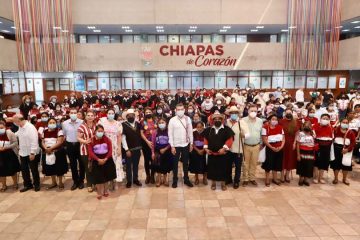 Entrega Rutilio Escandón kits de autoempleo, certificados de capacitación y apoyos tecnológicos