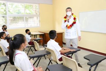 En Villa Comaltitlán, Rutilio Escandón inaugura espacios educativos de la Primaria 13 de Enero
