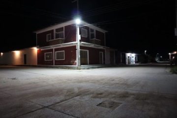 Ayuntamiento de Villaflores coloca luminarias en el ejido Cristóbal Obregón