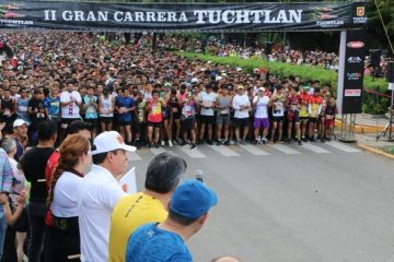 Rutilio Escandón da banderazo de salida en la Gran Carrera Tuchtlán 2022 “Orgullosamente Zoque”