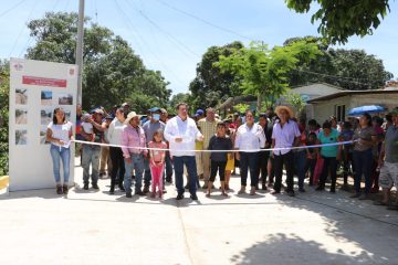 Alcalde Mariano Rosales Zuarth inaugura calles en Ranchería Miguel Hidalgo