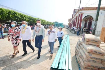 En Acala, Rutilio Escandón entrega 133 apoyos para el mejoramiento de viviendas