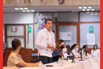 Entrega Rutilio Escandón salas de Rayos X a hospitales generales y básicos comunitarios