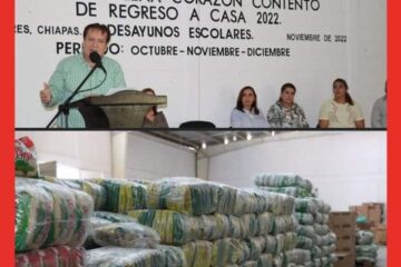 Mariano Rosales y su esposa Margarita Sarmiento entregan desayunos escolares