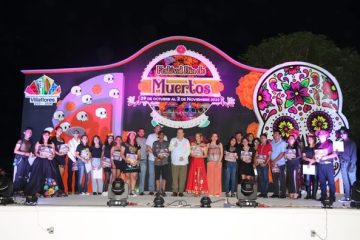 Mariano Rosales y su esposa Margarita Sarmiento premian a ganadores de Concurso de Altares 2022