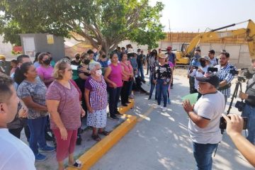 Vecinos encaran a normalistas de la Mactu; exigen que liberen la obra
