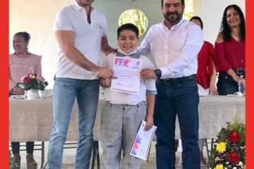 Participa diputado Sergio David Molina en entrega de constancia a diputado infantil