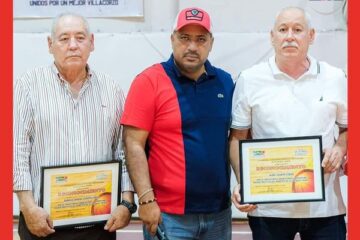 Premia Robertony Orozco a Finalistas del Campeonato Estatal de Basquetbol Categoría Varonil 2022