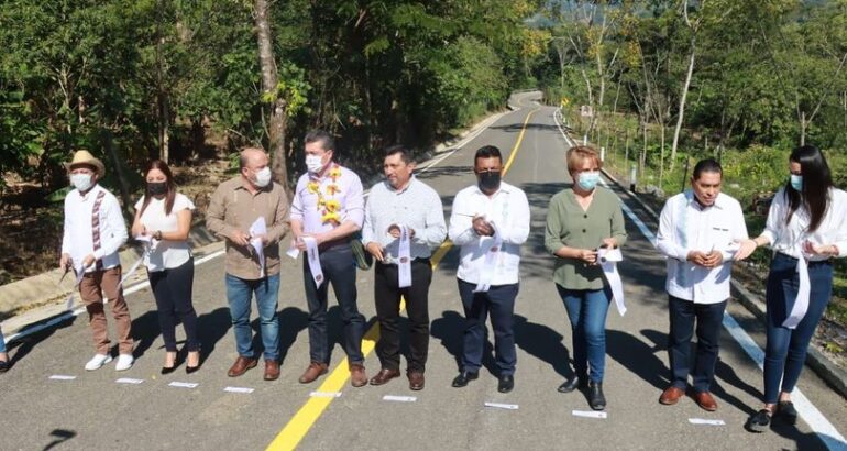 Rutilio Escandón inaugura camino Tecpatán- Raudales Malpaso, en el ejido Esperanza de los Pobres