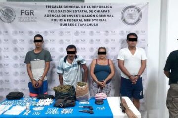 En cateo asegura a cuatro personas, narcóticos y armas en Chiapas