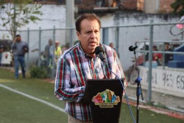 Mariano Rosales y Arturo Brizio Cárter develan busto de don Miguel Tamayo Guzmán