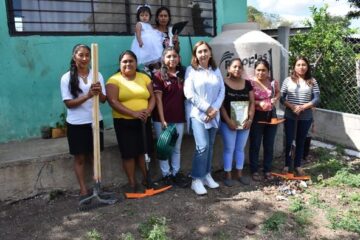 DIF Villaflores entrega Huertos Familiares Pedagógicos