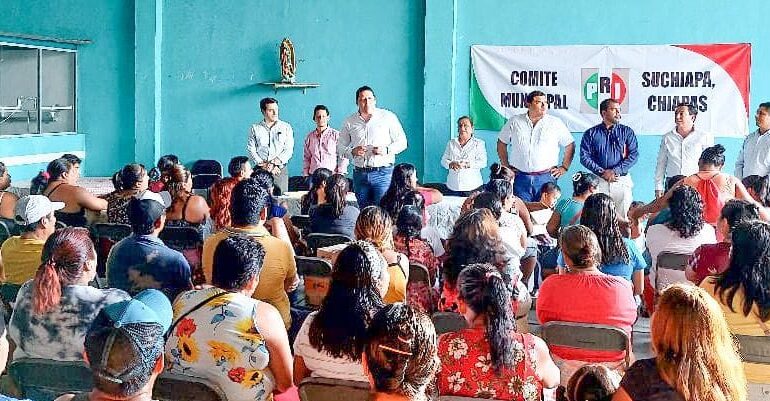 Rubén Zuarth toma protesta a comités municipales de Parral y Suchiapa