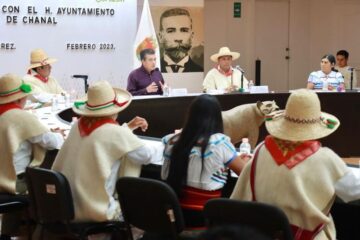 Se reúne Rutilio Escandón con autoridades del Ayuntamiento de Chanal