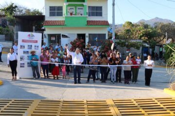 Mariano Rosales Zuarth inaugura calles en fraccionamiento Guadalupano de Villaflores