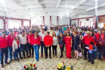 Rubén Zuarth toma protesta a comités municipales de la región Mezcalapa