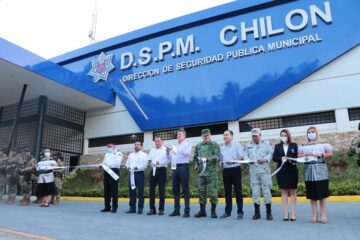 Rutilio Escandón entrega en Chilón equipamiento policial y la Comandancia de Seguridad Pública