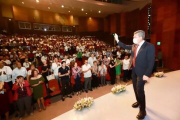 Reconoce Rutilio Escandón al doctor Fernán Pavía, por poner sus conocimientos al servicio de Chiapas
