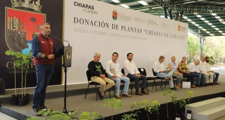Participa Ángel Torres en Donación de plantas “Chiapas de Corazón”