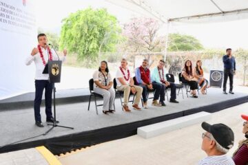En Tuxtla Gutiérrez, Rutilio Escandón inaugura pavimentación de calles en la Colonia Arroyo Grande