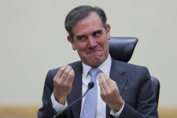 Morena acusa que Lorenzo Córdova recibirá 9 mdp y no 1.9 como lo reveló el INE
