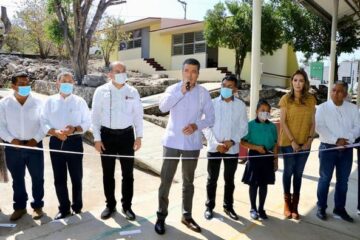 En San Lucas, Rutilio Escandón inaugura espacios en la Escuela Primaria México