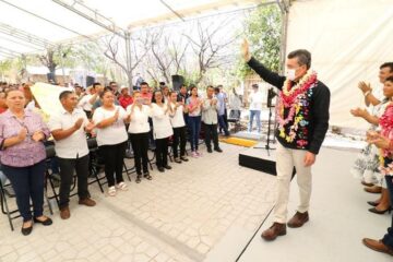 Rutilio Escandón inaugura Centro de Cómputo y calles en la Colonia Pacú de Suchiapa