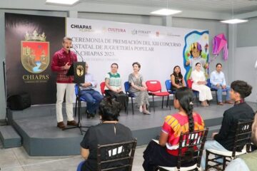 Premia Rutilio Escandón a ganadores del Concurso Estatal de Juguetería Popular de Chiapas 2023