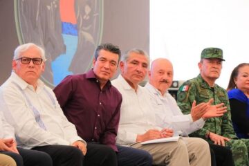 Adán Augusto López y Rutilio Escandón inauguran Centro de Almacenamiento y Distribución de Medicamentos