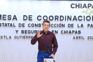 Todas las autoridades trabajan para combatir el incendio en el Cerro Mactumactzá: Rutilio Escandón