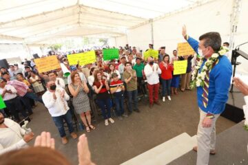 Rutilio Escandón inaugura reconstrucción del camino de acceso a Jesús María Garza, en Villaflores