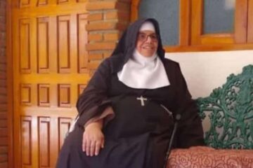 Sor Gabriela Sánchez Gutiérrez, falleció el viernes por la mañana en el Convento de Santa Clara de Asis, en Pueblo Nuevo Solistahuacán,Chiapas y este domingo 16 de abril del 2023 recibió cristiana sepultura.